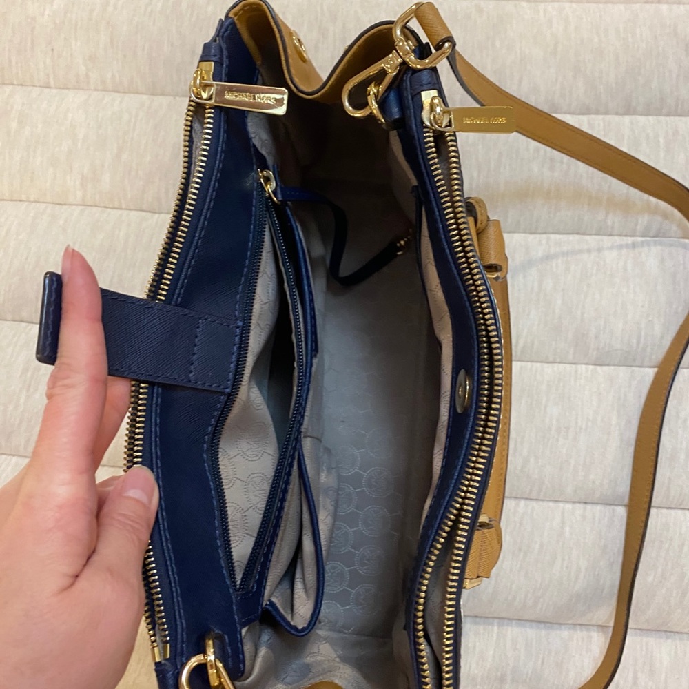 Michael Kors Designer handbag π - Picture 10 of 10